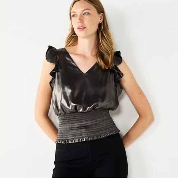 Nine West Tops - Nine West Sleeveless Ruffle Smocked Hem Top